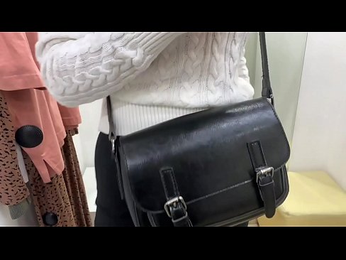 ❤️ Masturbasyon piblik nan jenn femèl FeralBerry ak yon gode nan sal la Fitting ❤️❌ Videyo pònografi nan nou % ht.creditme.top%